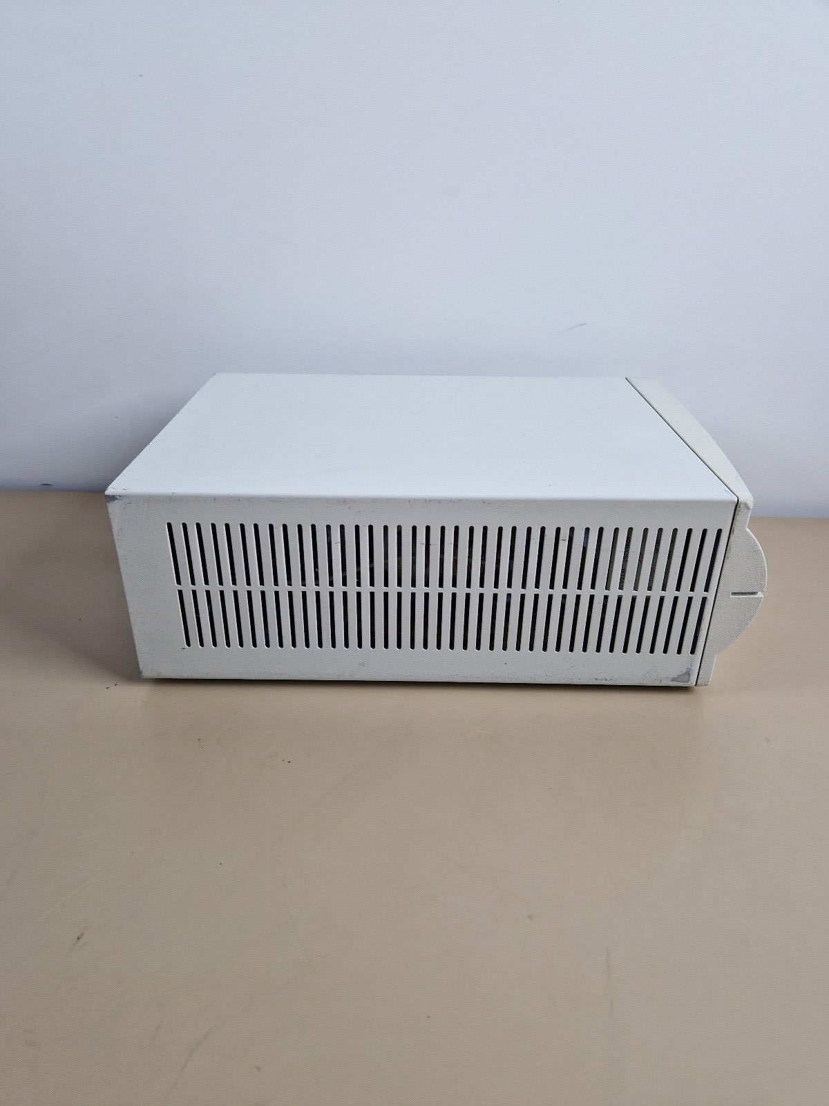 power conditioner regulator powerwar ABC500 22INT  220 240 volts / 6 bay out put6