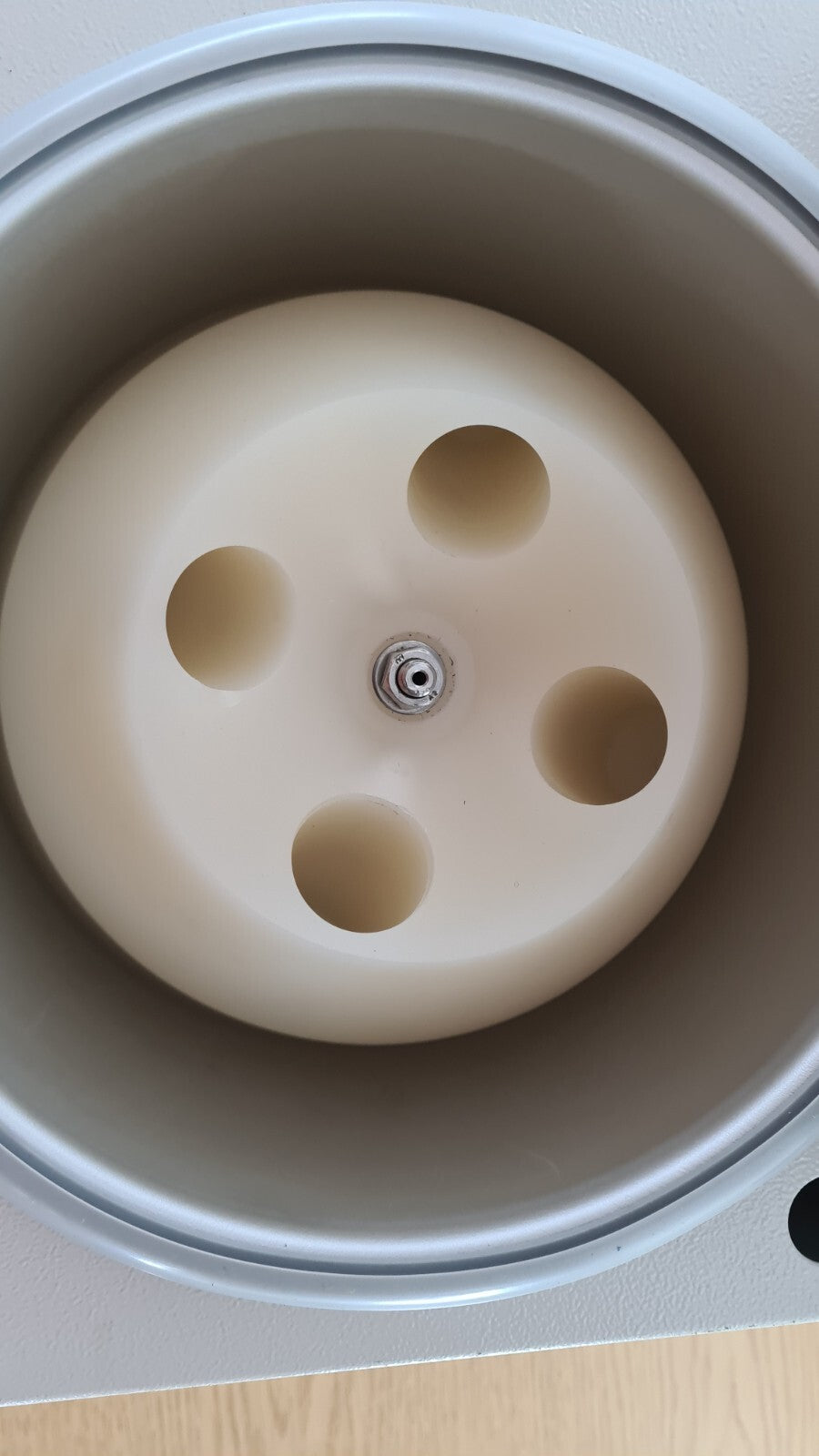 benchtop centrifuge 1000 series with 4 place rotor and 30 min timer2