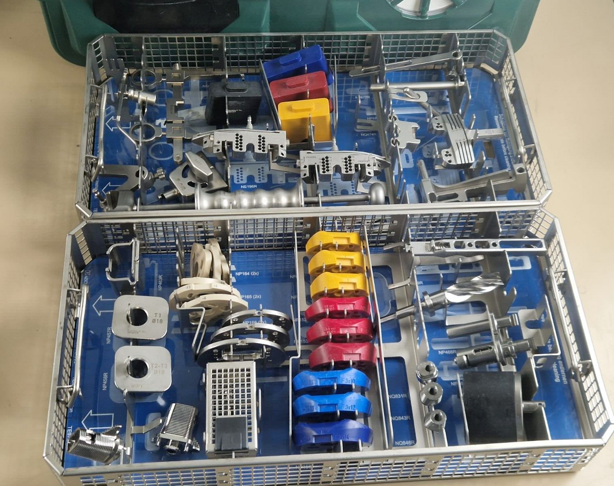 aesculap enduro rotating hinge knee endoprosthesis NP303 tray   NP302 manual set2