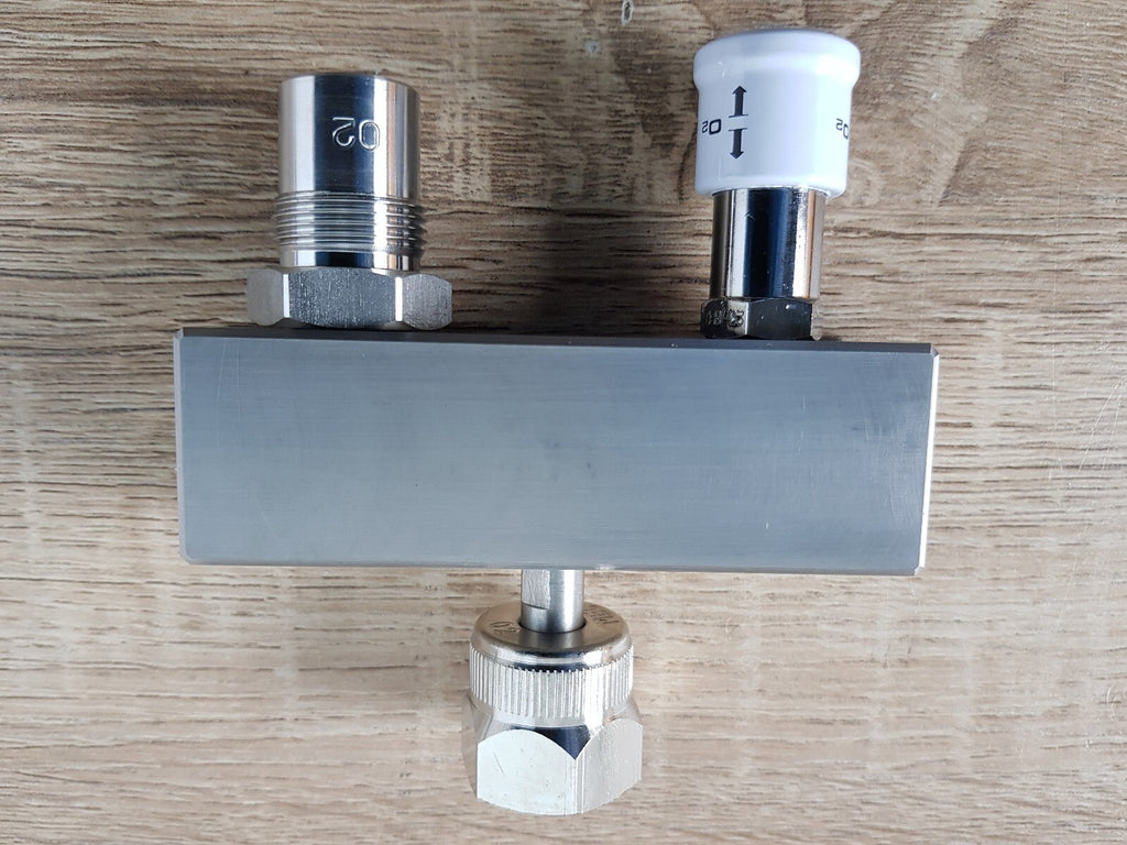 GE NIST ANATRIR o2 adaptor 322100 Schrader adaptor to male plus female manifold4
