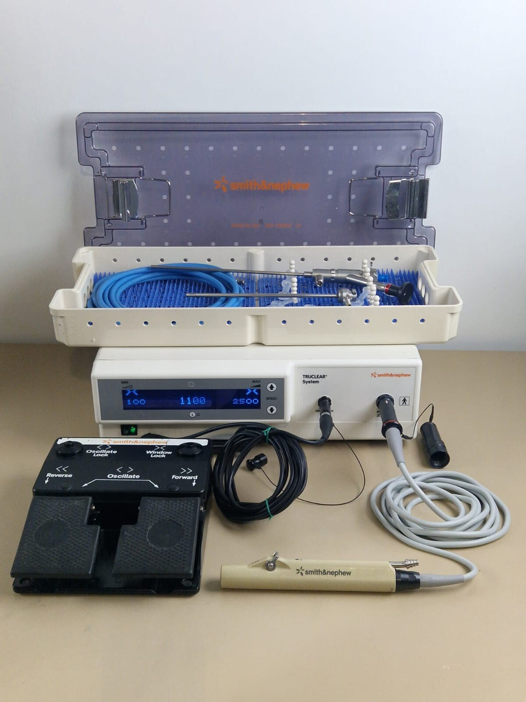 smith nephew truclear morcellator system   dyonics footswitch   0 degree scope0
