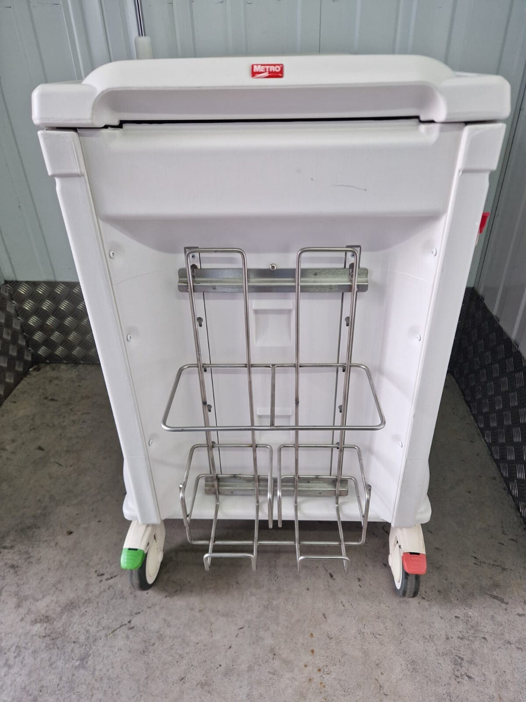 metro flexline crash cart trolley Microban Antimicrobial + IV stand power point13