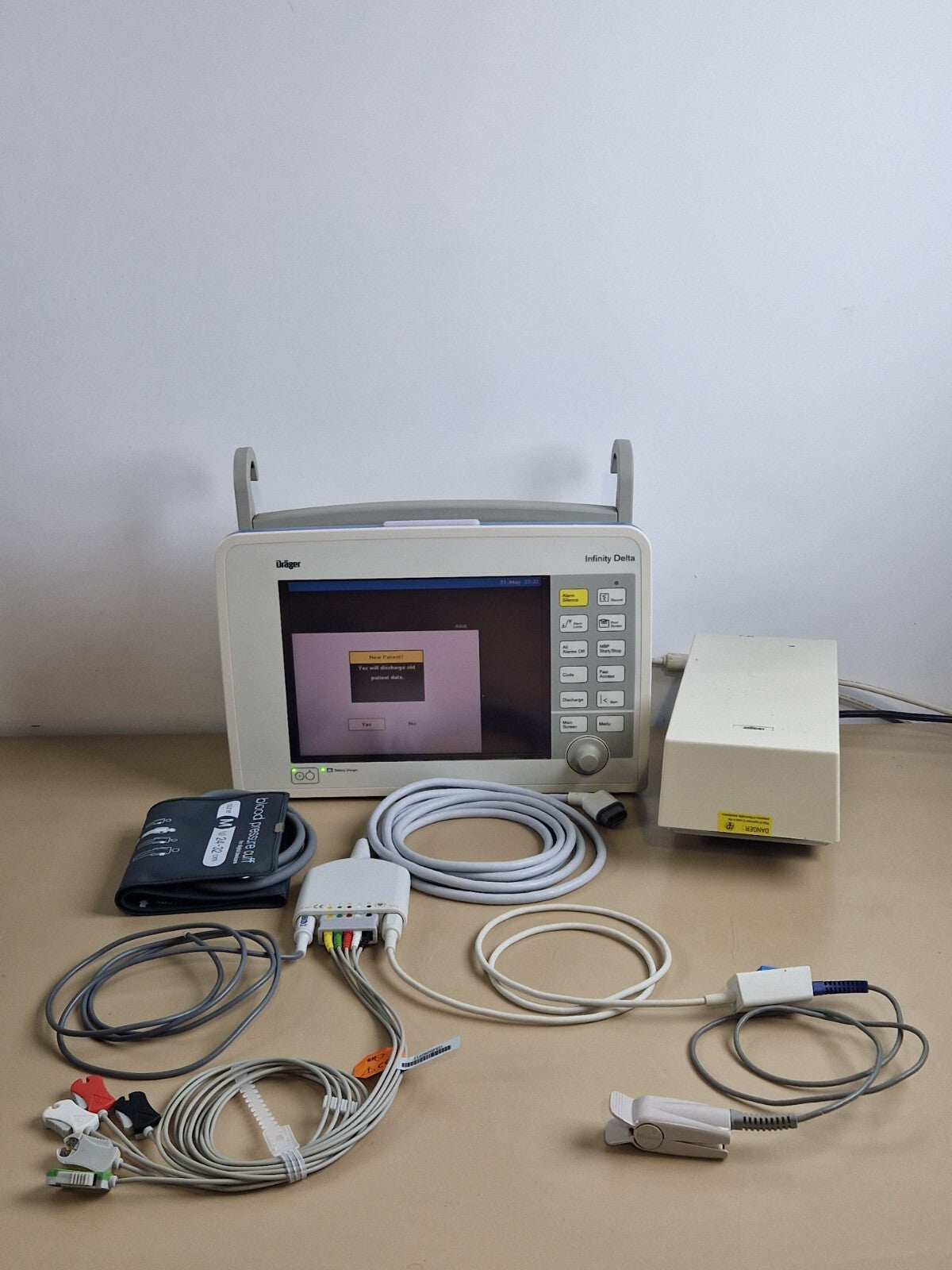 drager delta infinity patient monitor + ECG SpO2 NIBP Temp hemomed module1