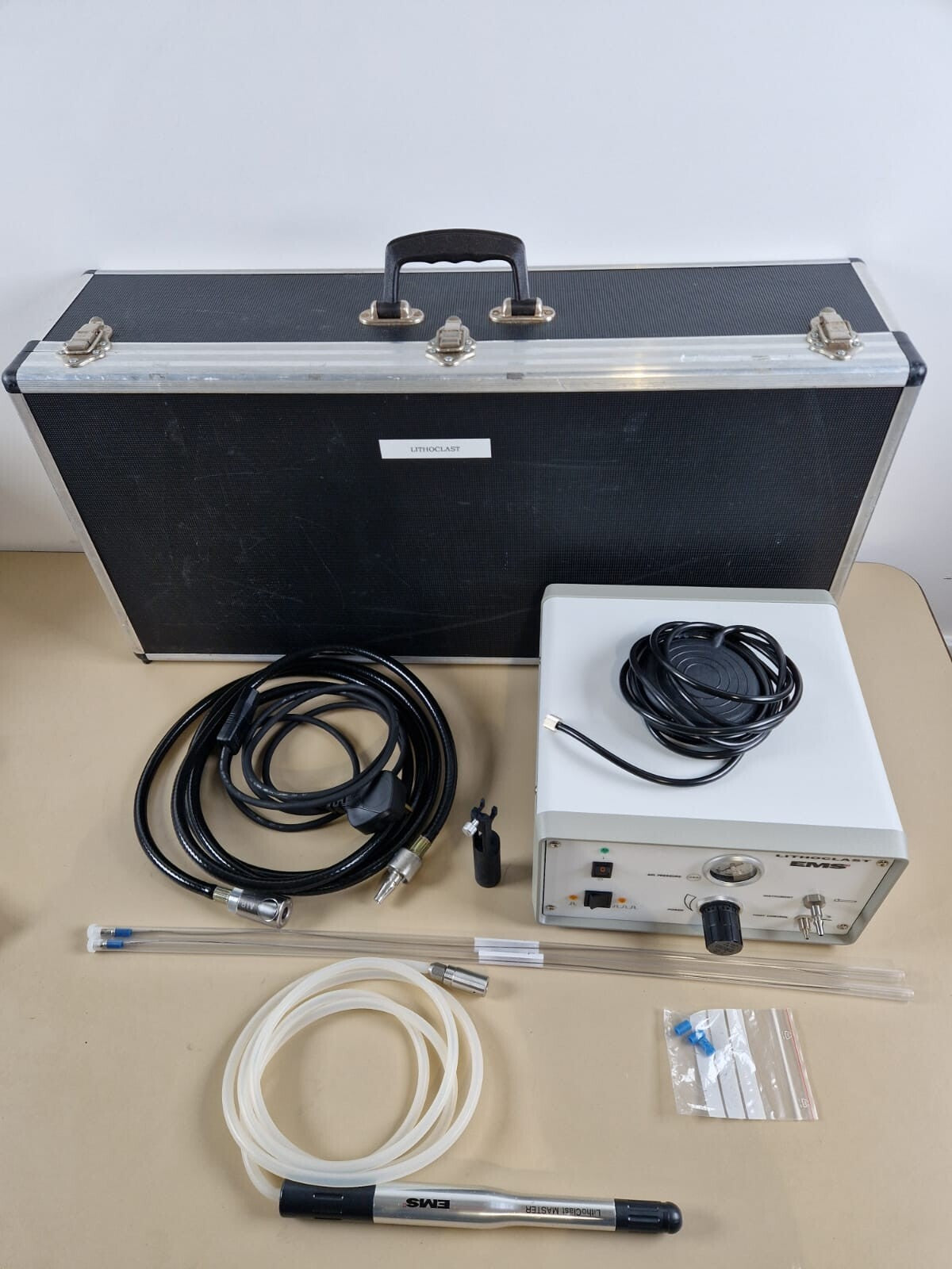 EMS swiss Lithoclast CH1260 nyon + EMS master handpiece footswitch hose + 2x tip0
