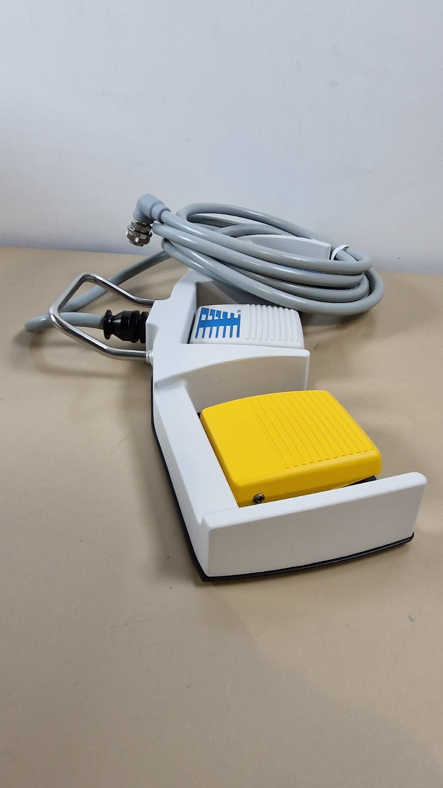 covidien valleylab force triad three pedal footswitch controller ref: FT60035