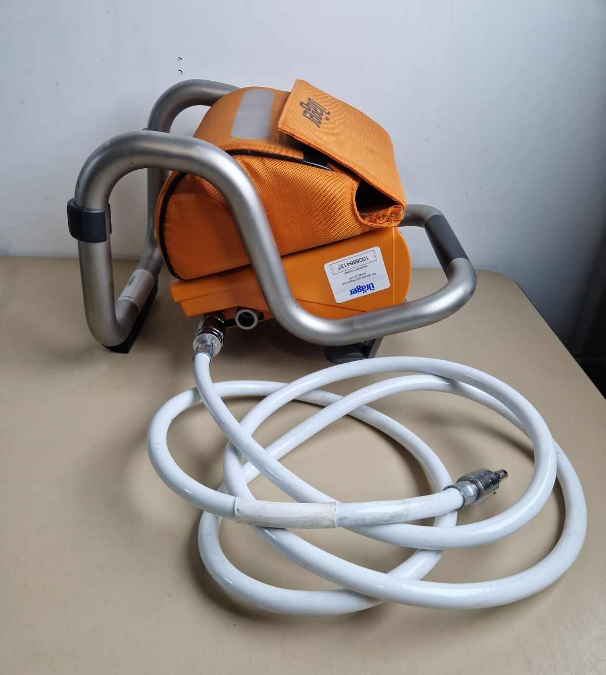 draeger oxylog 1000 ventilator drager with hose and ambulance cradle1