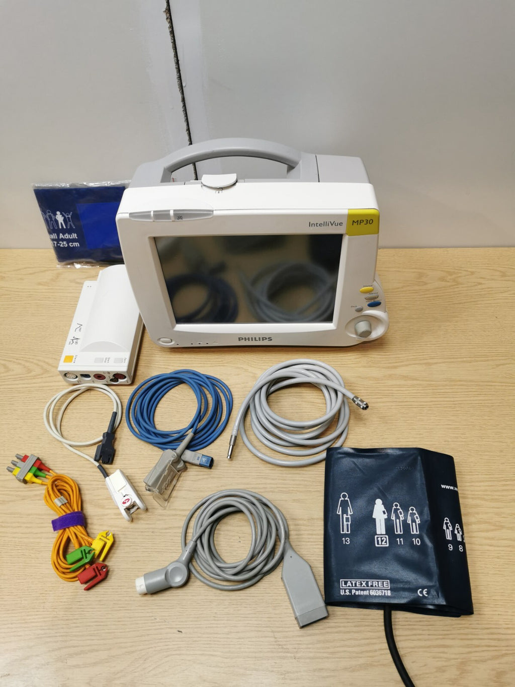 philips intelliVue MP30 patient monitor M3001A module SpO2 sensor ECG NIBP cable0