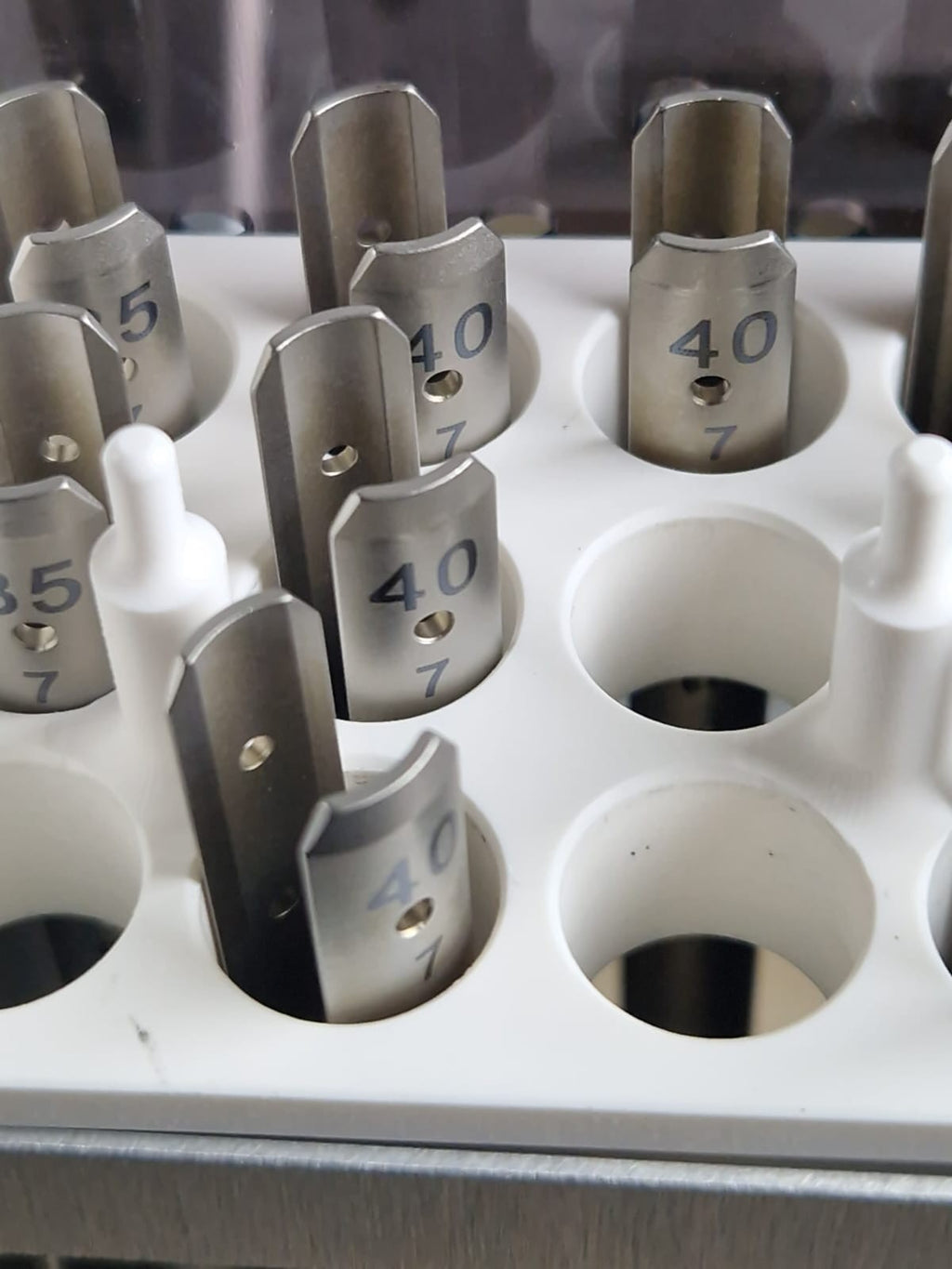 stryker ES2 Cannulated Screw 40 piece18
