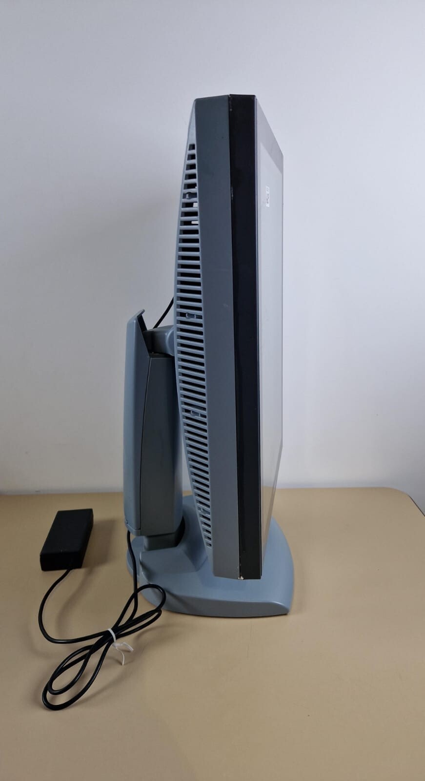 barco MFGD 2320 2MP  21" grayscale radiology display monitor K9300270A12