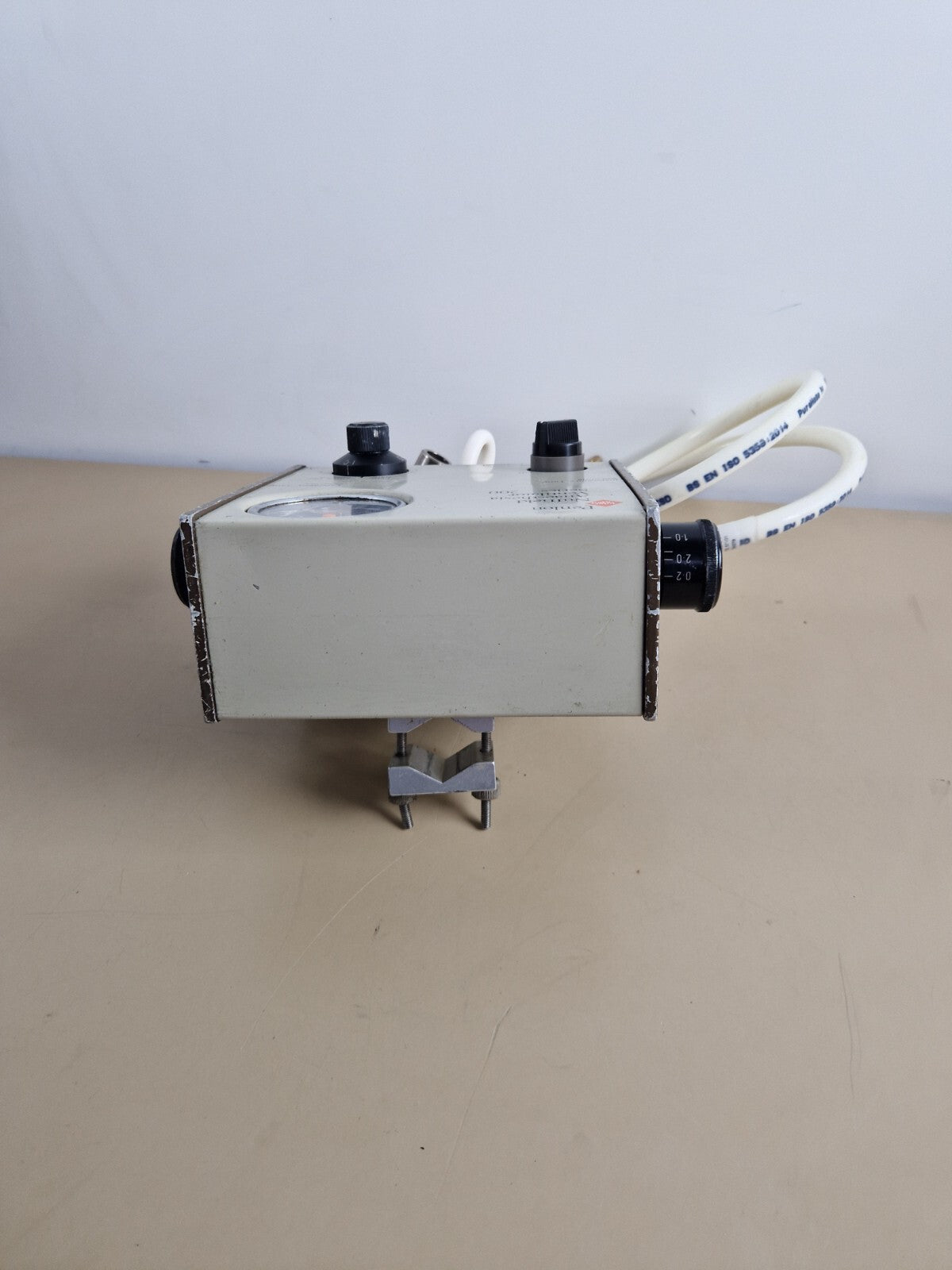 penlon nuffield series 200 ventilator with adult valve and hose3