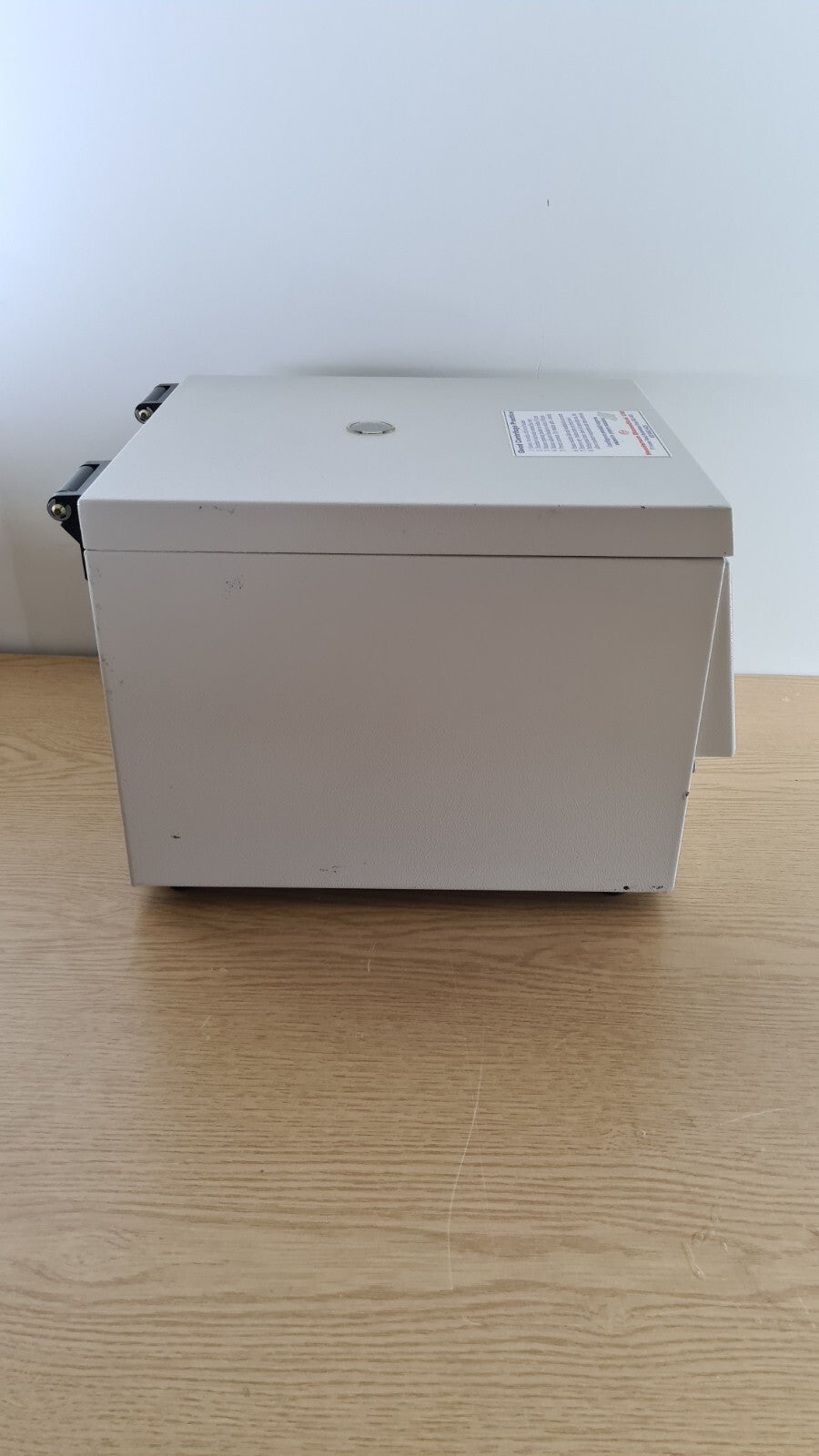 benchtop centrifuge 1000 series with 4 place rotor and 30 min timer9
