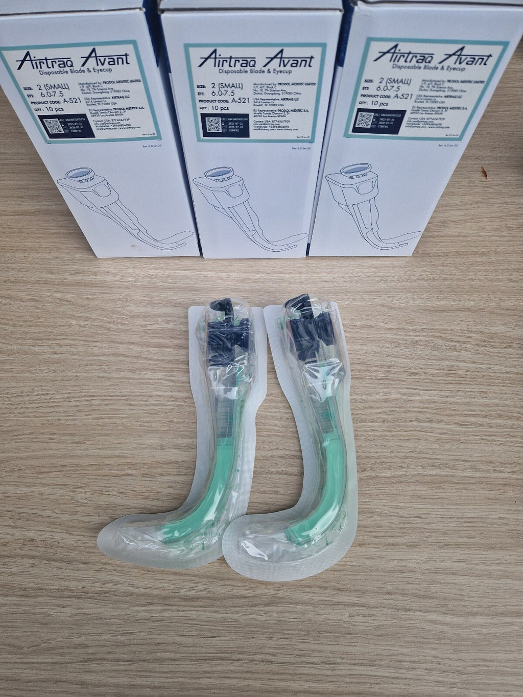 airtraq avant visulation video laryngoscope with docking  station and 23 slave12