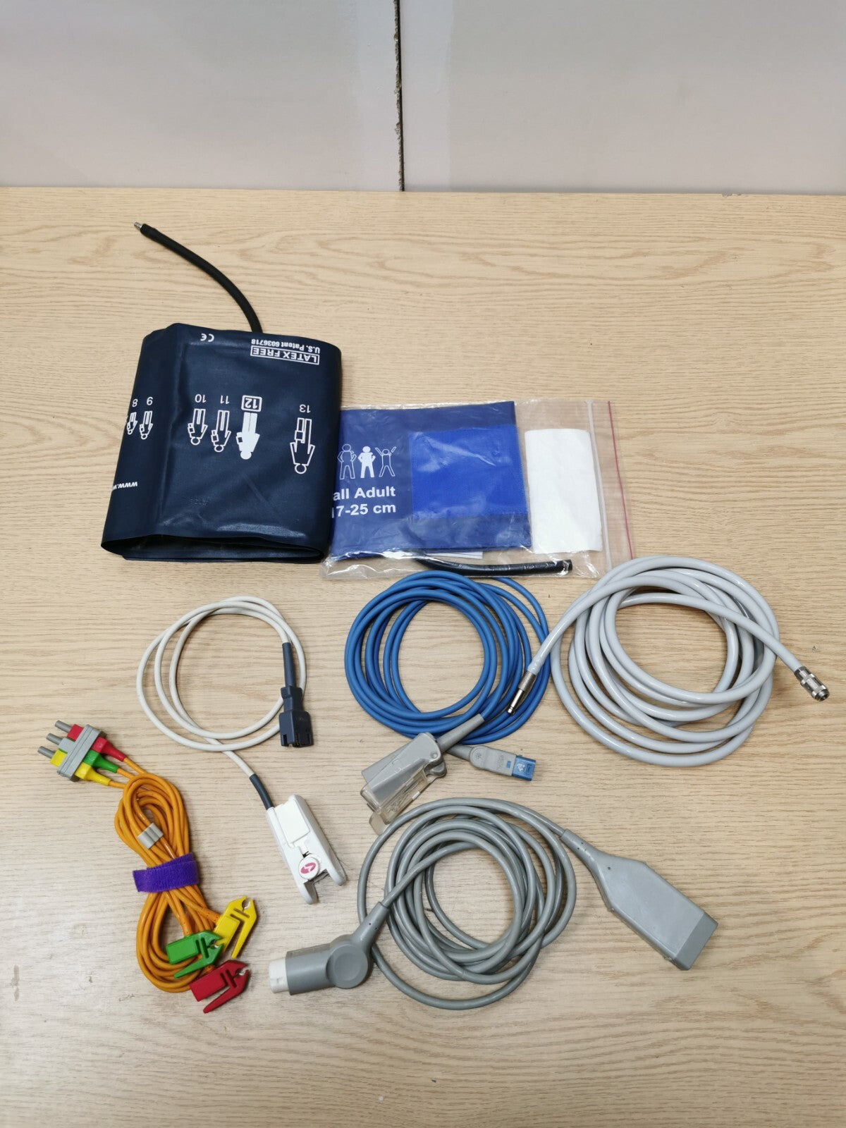 philips intelliVue MP30 patient monitor M3001A module SpO2 sensor ECG NIBP cable15