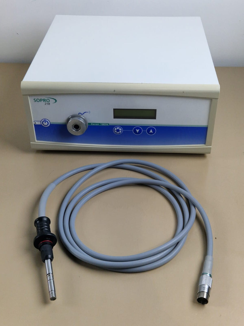 sopro 218 xenon 180W light source with olympus cable guide     4min bulb usage8