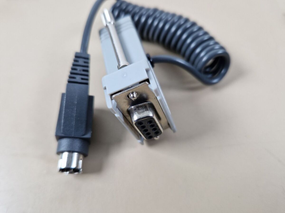 Abbott i-STAT programming kit PC connector cable close-up