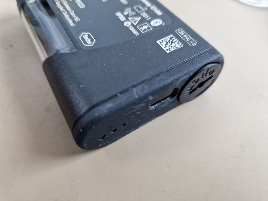 Accu-Chek Spirit Combo insulin pump side view