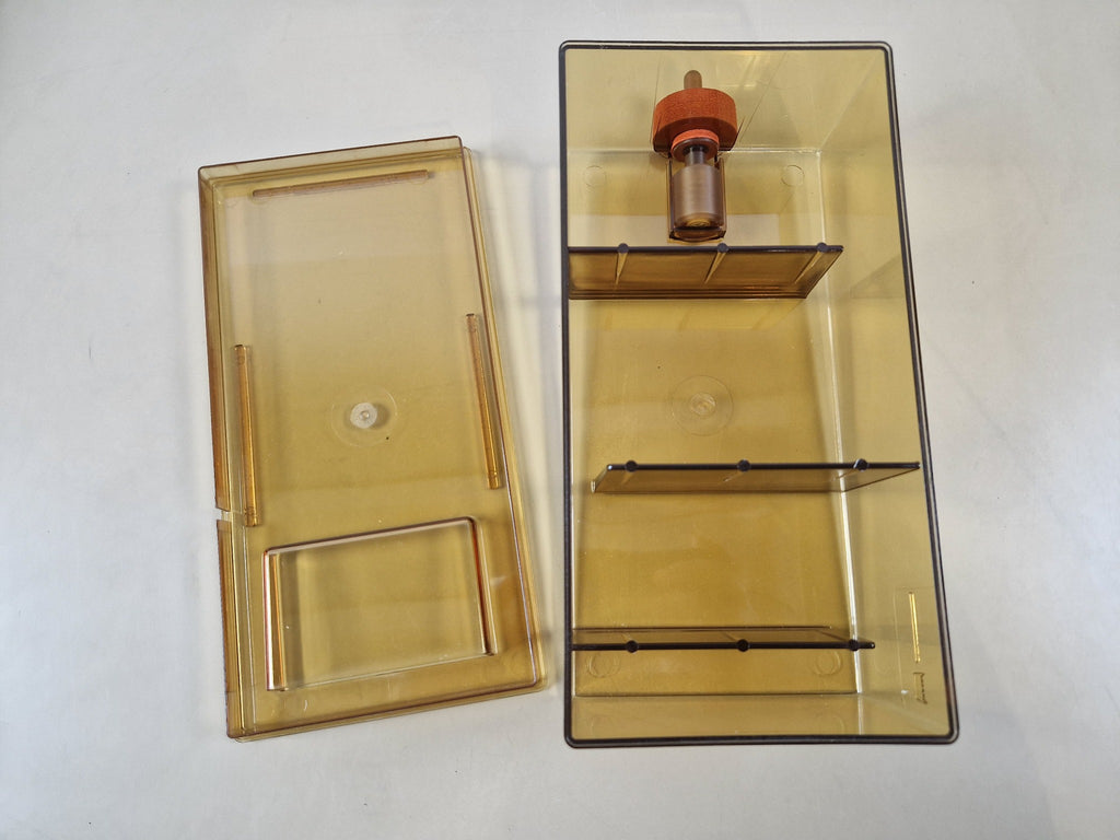 Isolette humidity reservoir with cover removed
