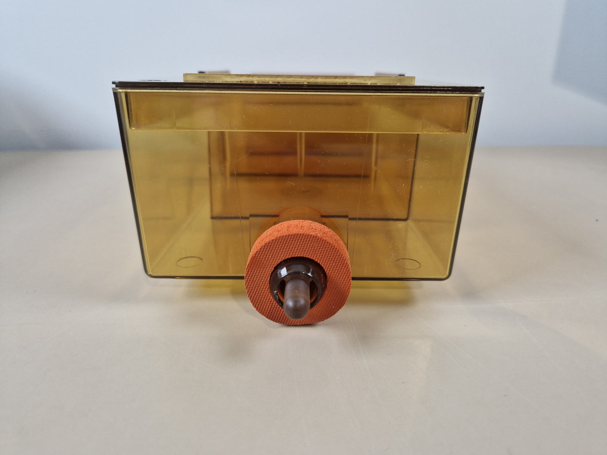 Isolette humidity reservoir valve end view