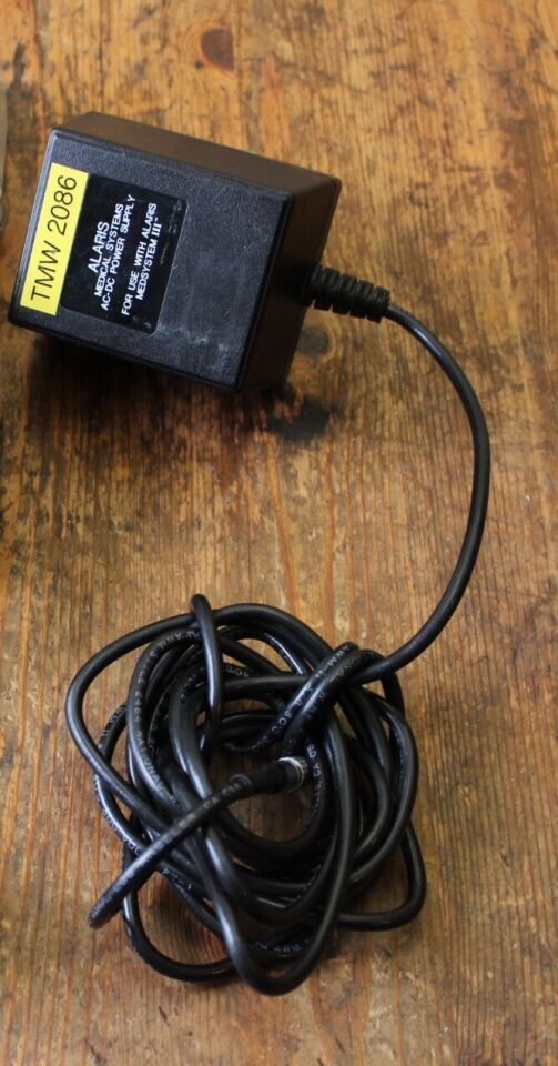 Alaris IVAC MedSystem III 1556 UK power adapter and cable