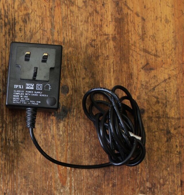 Alaris IVAC MedSystem III 1556 UK plug power adapter
