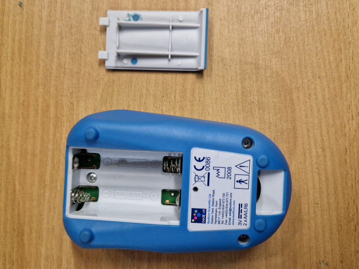 Bedfont piCO+ Smokerlyzer empty AA battery compartment