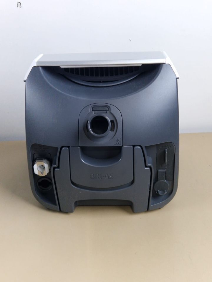 BREAS Vivo 2 ventilator with breathing tube