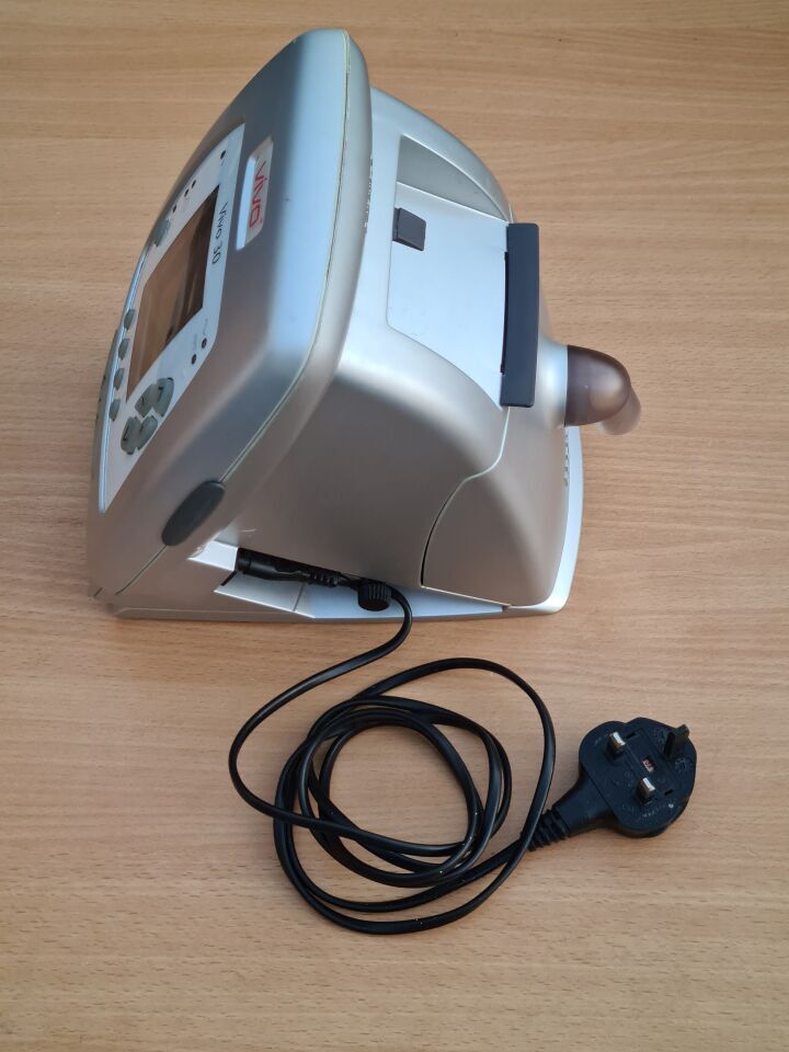 Breas Vivo 30 ventilator with internal battery pack