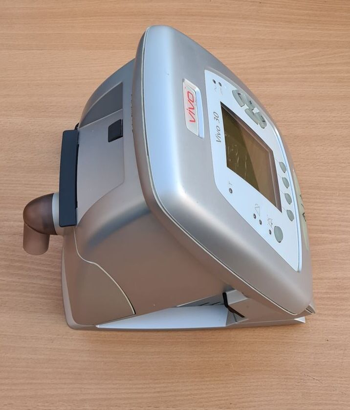 Breas Vivo 30 ventilator with internal battery pack