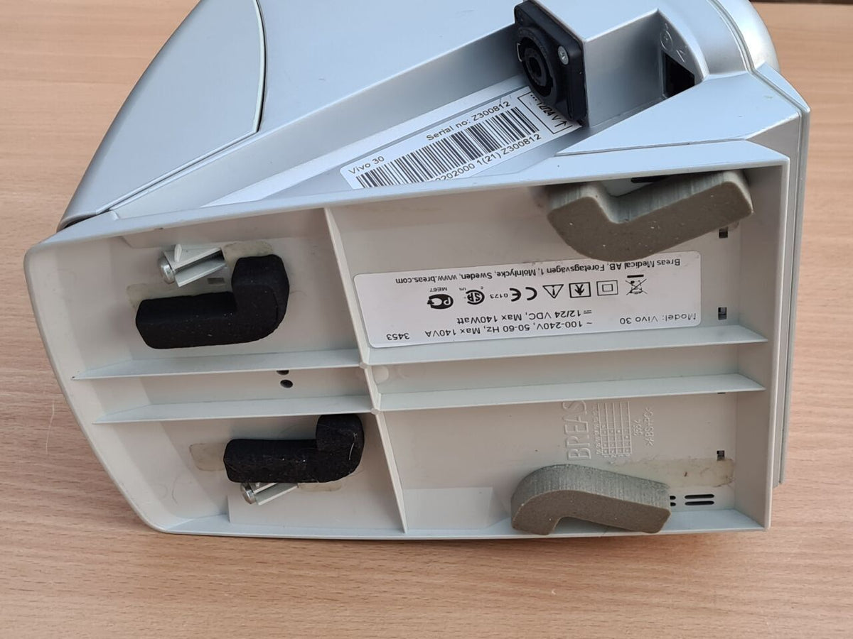 Breas Vivo 30 ventilator with internal battery pack