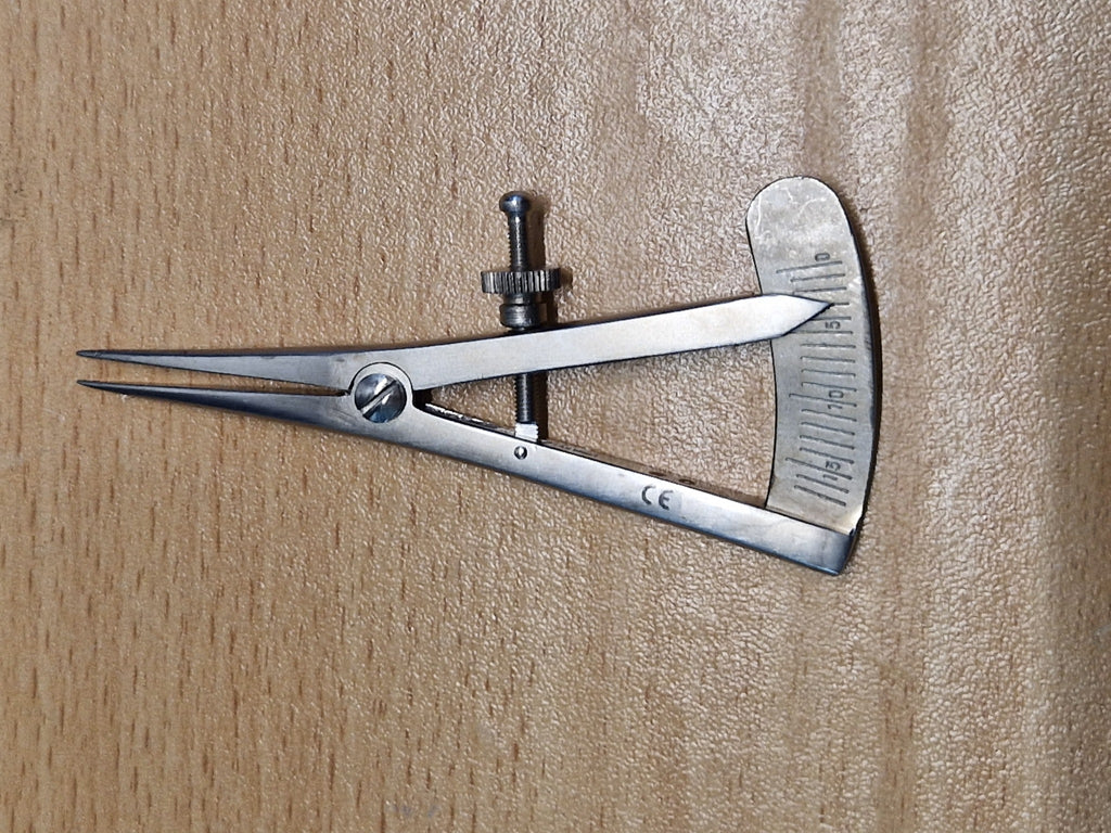 Stainless steel Castroviejo-style ophthalmic caliper with fine straight measuring points