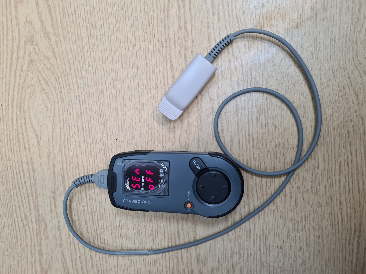 ChoiceMMed MD300K handheld pulse oximeter connected to finger SpO2 sensor