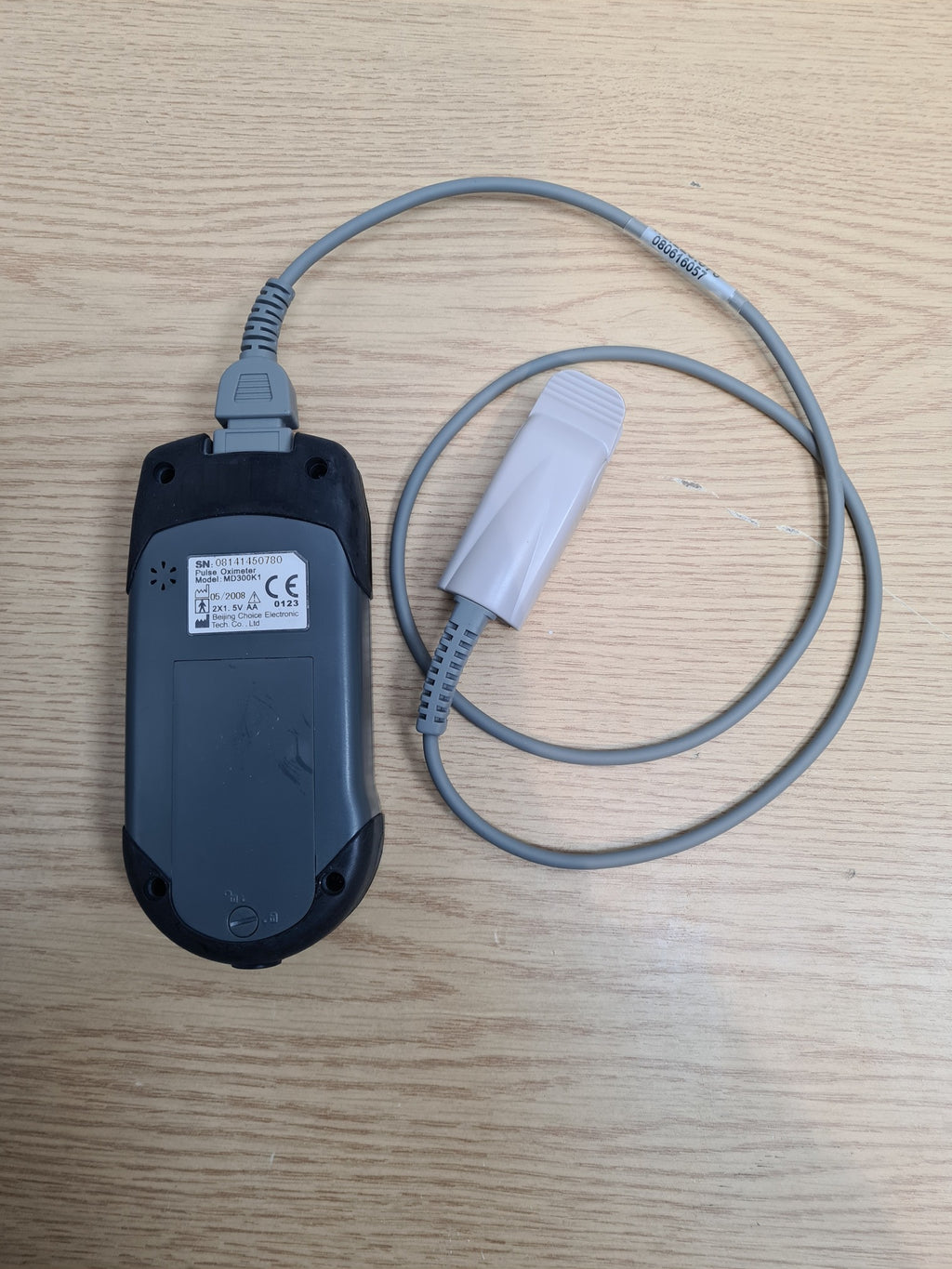 ChoiceMMed MD300K handheld pulse oximeter rear label with finger sensor