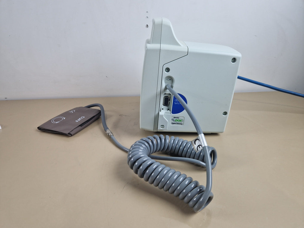 Criticare VitalCare ComfortCuff 506DN3 right side with DOX SpO2 port