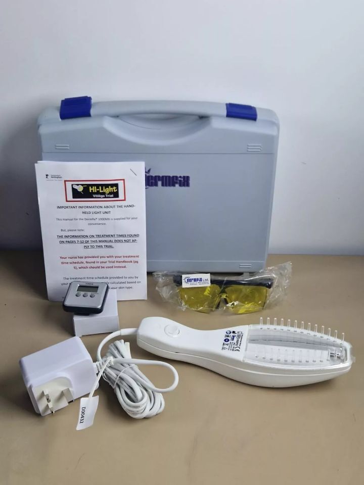 Dermafix 1000MX UVB handheld phototherapy lamp photo 2
