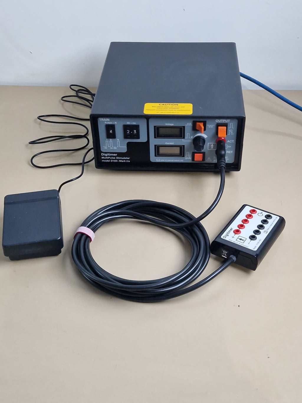 Digitimer D185 Mark IIa complete set connected