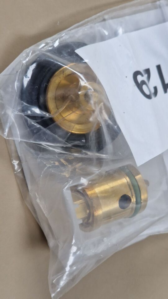DRAEGER ventilator pre. set pressure regulator 8411129