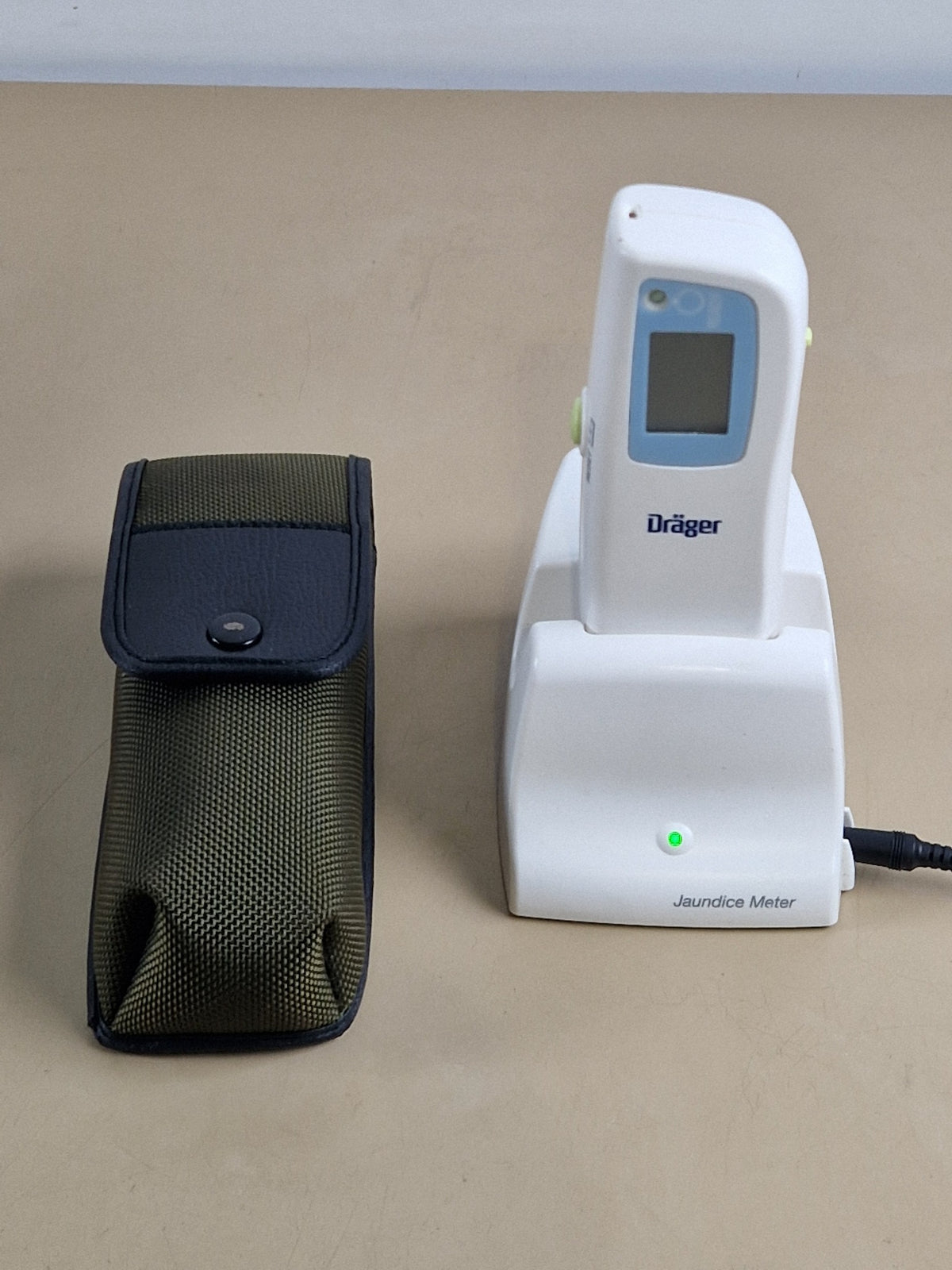 Dräger JM-103 with JM-A30 charger and carrying pouch