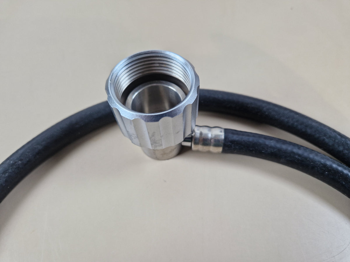 Drager M29217 fresh gas hose threaded connector close-up