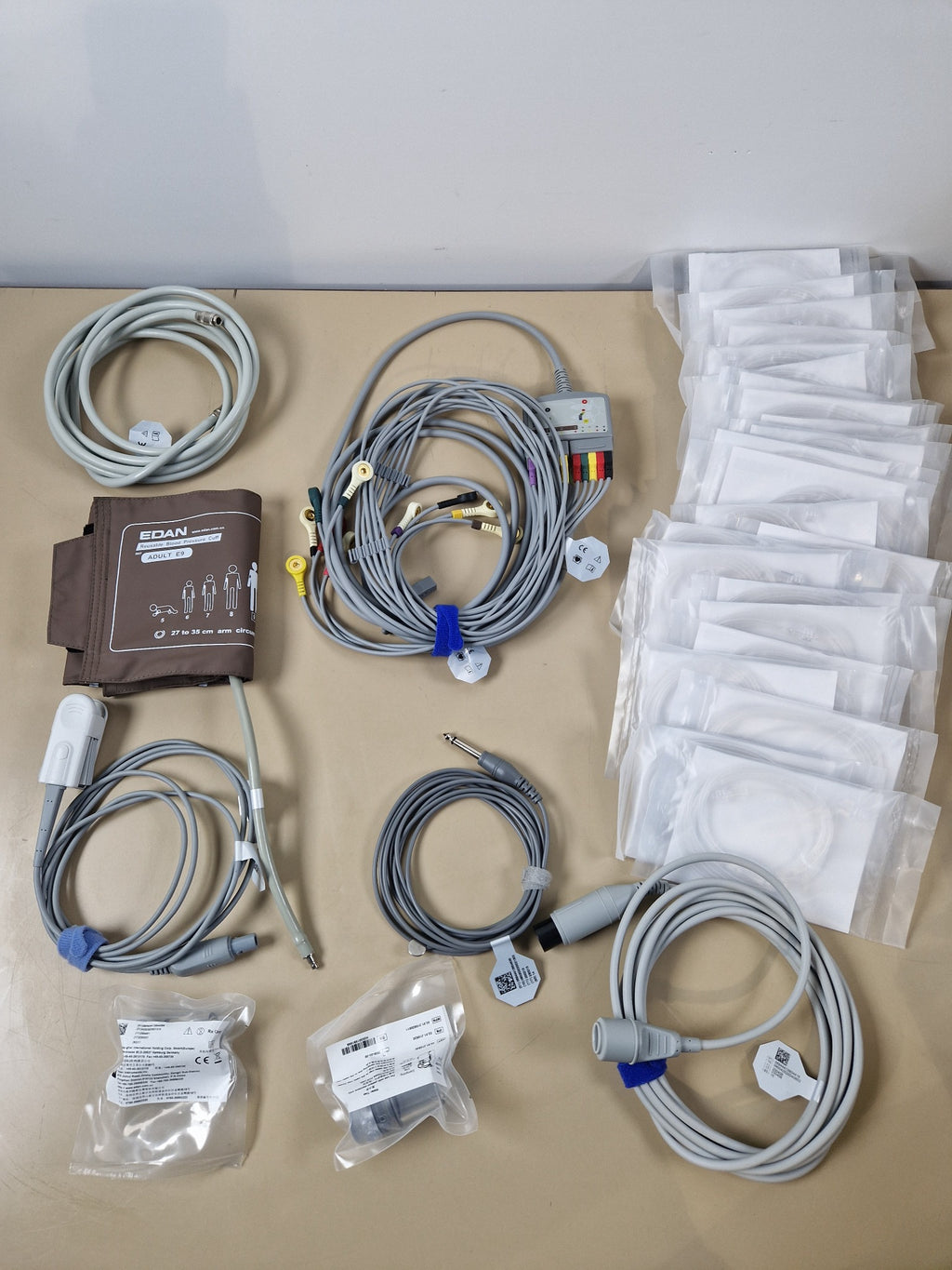 EDAN iM50 patient monitor included ECG SpO2 NIBP temperature IBP and CO2 accessories