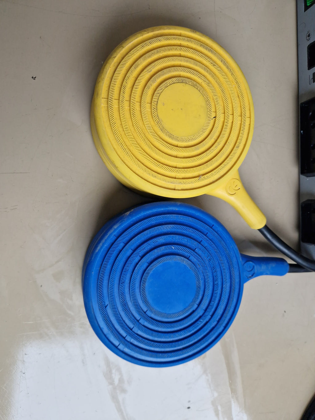 ERBE ICC 200 with yellow and blue footswitches