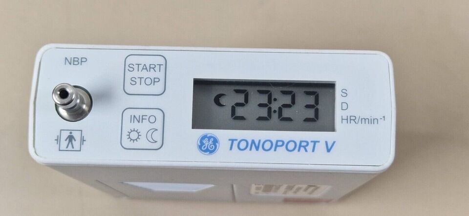 GE Tonoport V Ambulatory Blood Pressure system with upper arm and cuff - hose