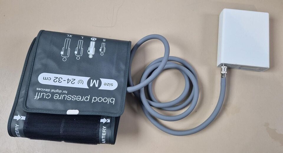 GE Tonoport V Ambulatory Blood Pressure system with upper arm and cuff - hose