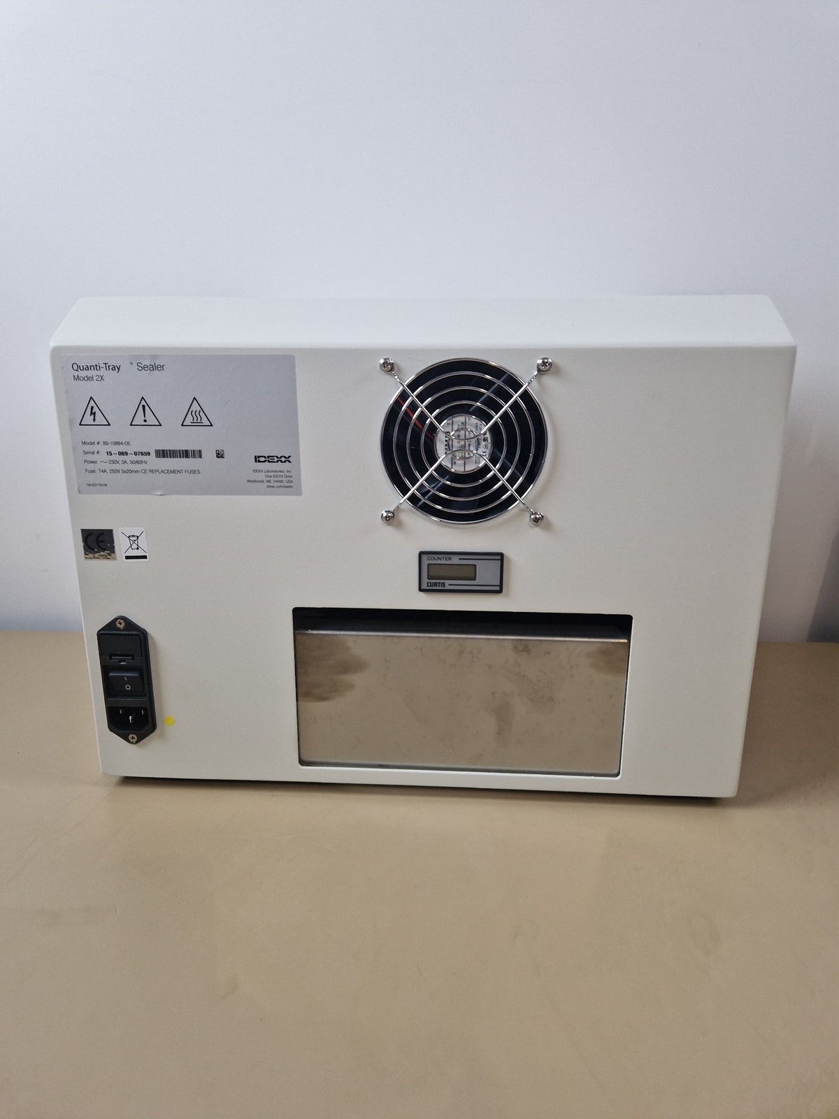 IDEXX Quanti-Tray Sealer Model 2X model and electrical rating label