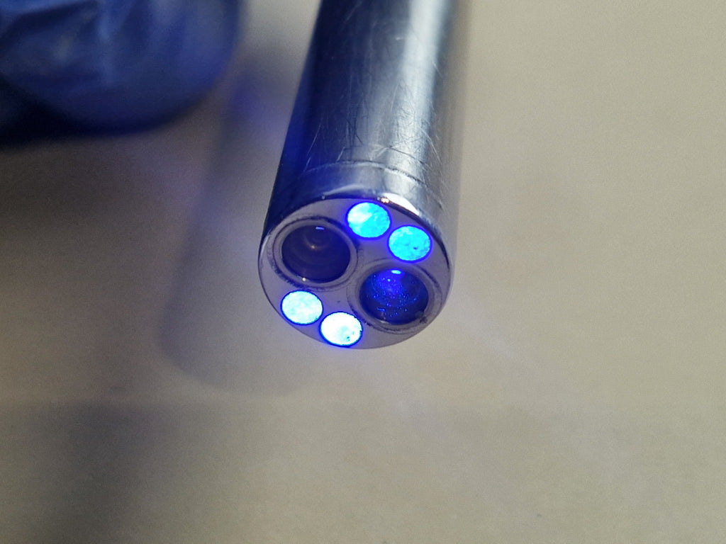 Intuitive Surgical Scholly endoscope distal tip with illumination powered on