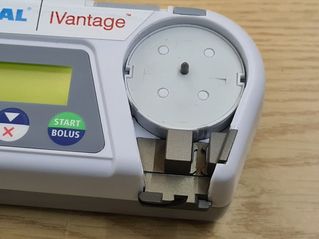 Kimal iVantage infusion pump with pole clamp power adapter and carry case