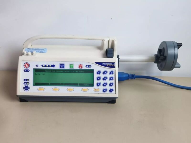 Medfusion 3500 version 3.0.6 syringe pump infusion driver front view powered display