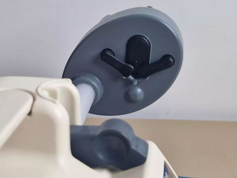 Medfusion 3500 syringe pump side syringe holder detail