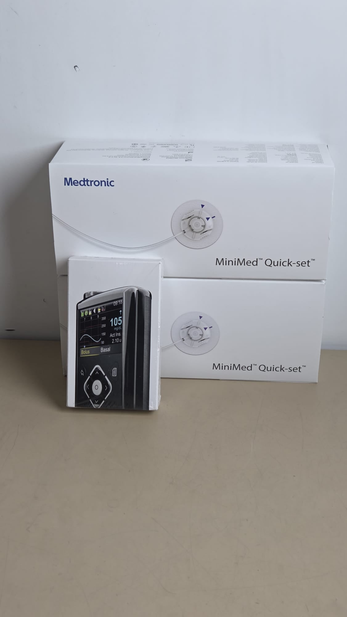 Medtronic MiniMed insulin pump packaging and Quick-set MMT-399A boxes