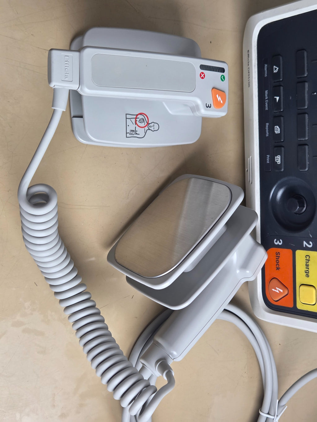 Brand-new hard paddles supplied with Philips Efficia DFM100