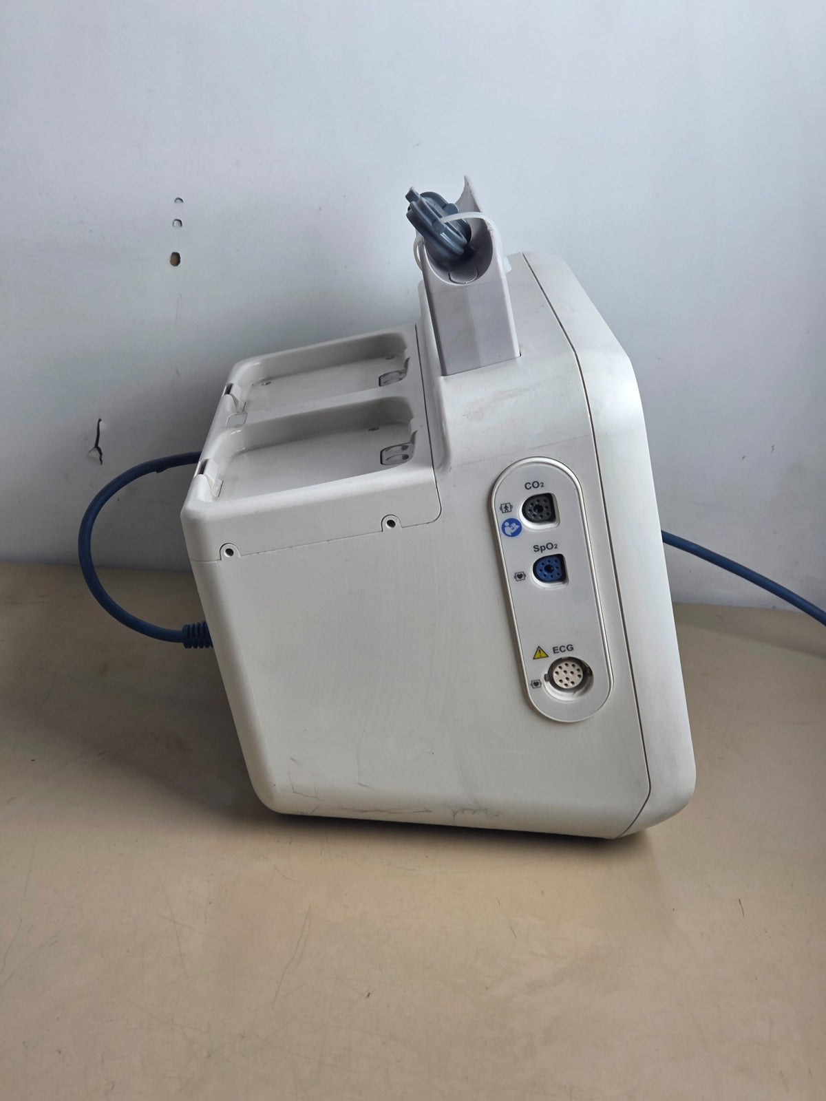 Philips Efficia DFM100 defibrillator monitor with hard paddles — actual item